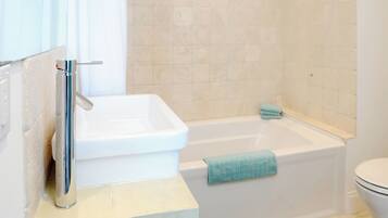 Villa | Bathroom | Shower, towels
