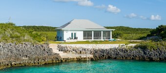 Seaside Escape: Luxurious Coastal Retreat