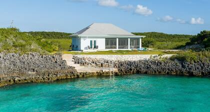 Seaside Escape: Luxurious Coastal Retreat