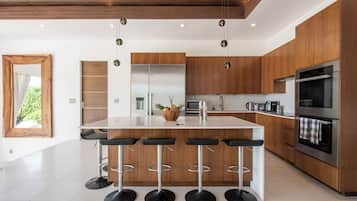 Villa | Eigene Küche | Wasserkocher mit Kaffee-/Teezubehör, großer Kühlschrank, Mikrowelle