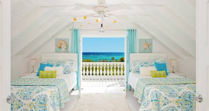 Coastal Comfort: Charming Cottage With Private Pool