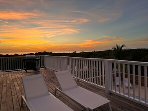 Exterior - Coastal Comfort: Charming Cottage With Private Pool (Governor's Harbour)