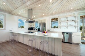 别墅 | 私人厨房 | 大冰箱、微波炉、烤箱、炉灶