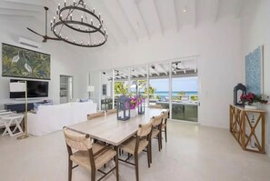 Villa | Eigene Küche | Wasserkocher mit Kaffee-/Teezubehör, großer Kühlschrank, Mikrowelle