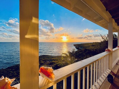 Beachside Sanctuary: Enchanting Coastal Cottage