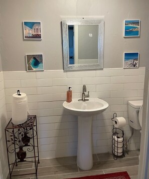 Bathroom - Caribbean Retreat: Newly Remodeled Beach House With Pool (Governor's Harbour)