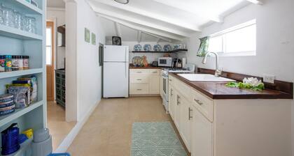 Harbour Island Haven: Newly Remodeled Cottage Near Pink Sands Beach