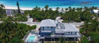 Pink Sand Paradise: Cozy Beachfront Cottage