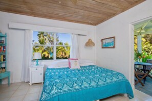 Villa | Individually decorated, individually furnished, free WiFi, bed sheets - Pink Sands Retreat: Beachfront Cottage With Views (North Palmetto Point)