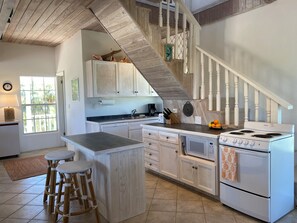 Vila | Cozinha privada | Geladeira grande, micro-ondas, fogão, cooktop