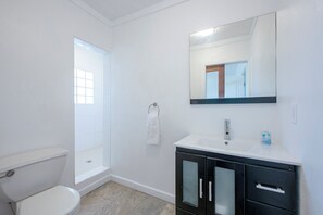 Villa | Badkamer | Handdoeken, toiletpapier