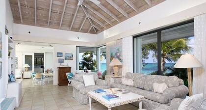 Tropical Hideaway: Charming Cottage Near Pink Sands Beach