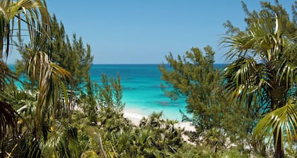 Tropical Hideaway: Charming Cottage Near Pink Sands Beach