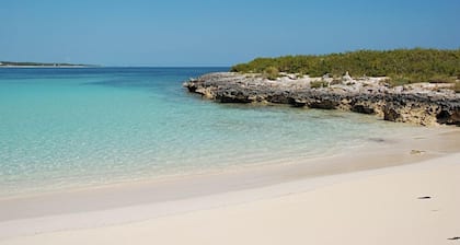 Shangri-La Serenity: Beach Villa With Views