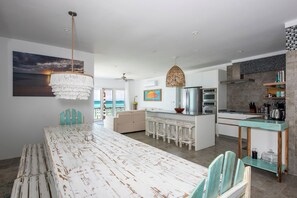 Villa | Eget kjøkken | Kjøleskap, mikrobølgeovn, ovn og kokeplater