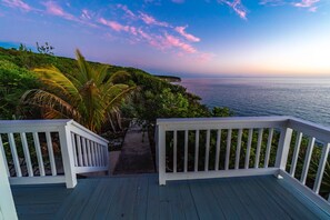 Exterior - Refuge By The Sea: Tranquil Cottage (Rainbow Bay)