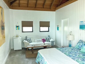 Villa | Individually decorated, individually furnished, free WiFi, bed sheets - Seaside Serenity: Elegant Beachfront Escape (Rainbow Bay)