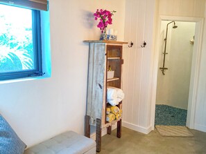 Villa | Badezimmer | Handtücher, Toilettenpapier