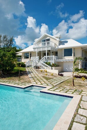 Outdoor pool - Clifftop Retreat: Estate With Pool And Sunsets (Governor's Harbour)