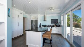 Villa | Private kitchen | Full-size fridge, microwave, oven, stovetop