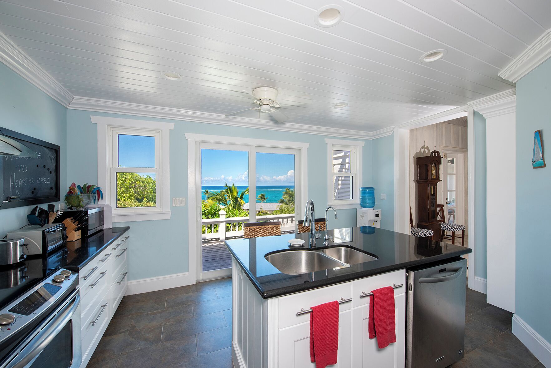 Villa | Private kitchen | Full-size fridge, microwave, oven, stovetop