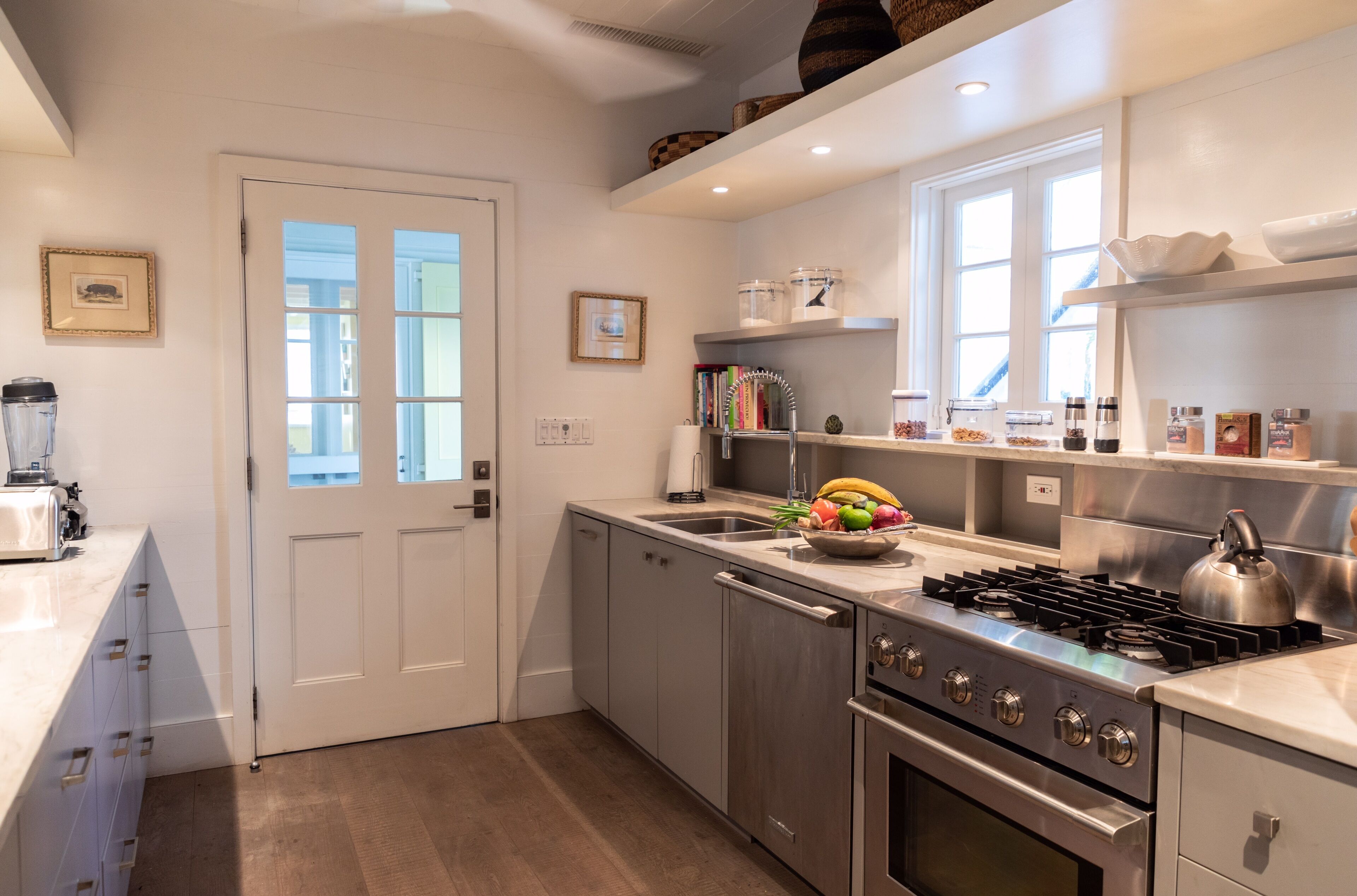Villa | Private kitchen | Full-sized fridge, microwave, oven, stovetop