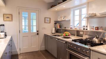 Villa | Private kitchen | Full-sized fridge, microwave, oven, stovetop