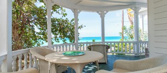 Tropical Bliss: Secluded Island Cottage