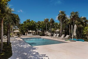 حمّام سباحة خارجي