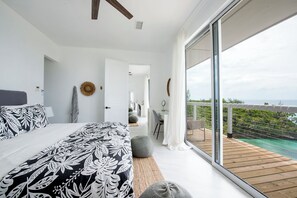 Villa | Premium bedding, individually decorated, individually furnished - Modernized Beach House With Pool (Governor's Harbour)