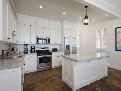 Coastal Chic: New Luxury Oceanfront Home With Sunset Views