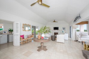 Interior - Cotton Bay Oasis: Grand Estate On Private Acres (Greencastle)