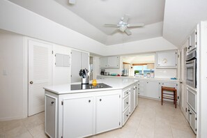 Villa | Eigene Küche | Großer Kühlschrank, Mikrowelle, Ofen, Herdplatte
