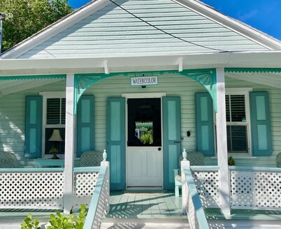Island Serenity: Charming Watercolor Cottage Near Beach