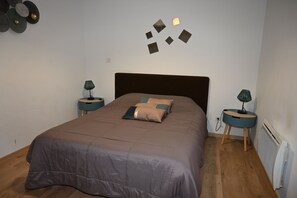 3 bedrooms, iron/ironing board, free WiFi, bed sheets