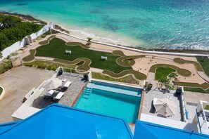 2 座室外游泳池