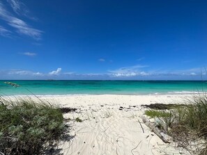 På stranden