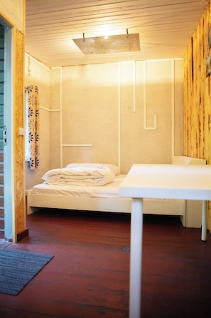 Eenvoudige kamer, uitzicht op tuin | 1 slaapkamer