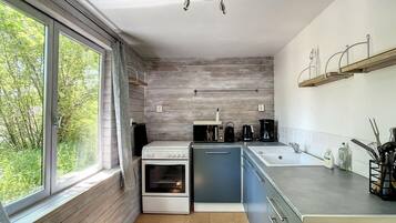 Microwave, dishwasher