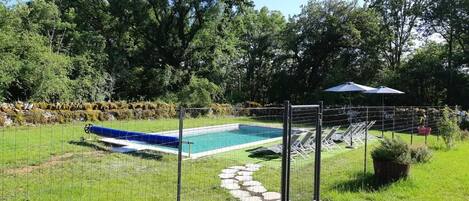 حمّام سباحة مُدفَّأ