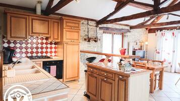 雪櫃、微波爐、洗碗機