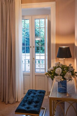 Family Quadruple Room | Premium bedding, pillow-top beds, minibar, individually decorated - Palazzo Bove 2 - Villa Dagmar (Galatone)