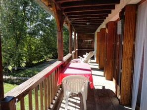 Outdoor dining - La Grange de Marie - RUDELLE (RUDELLE)