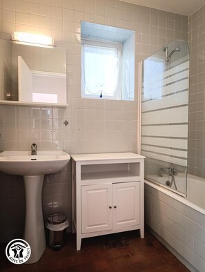 Shower - Gîtes de France® - La Grange de Marie (RUDELLE)