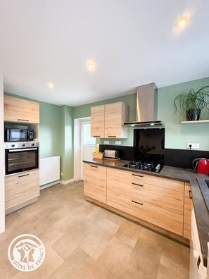 Fridge, microwave, dishwasher