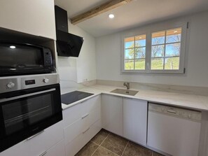 Kylskåp, mikrovågsugn och diskmaskin