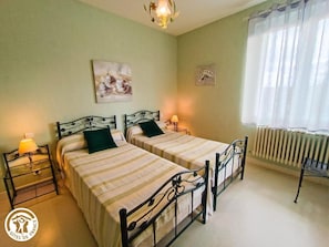 5 bedrooms, free WiFi - Gîtes de France® - "Chez Destraux" The Restaurant (TAURIAC)