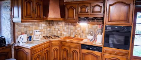 Microwave, dishwasher