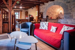 TV, fireplace - 46g1829 - Durbans - Gîte (DURBANS)