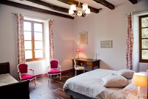 7 makuuhuonetta, ilmainen Wi-Fi